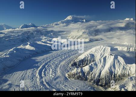 MT. McKinley (Denali). Picco più alto del Nord America (20.320 piedi). Vista aerea. Inverno. Parco nazionale di Denali. Interno. Alaska. STATI UNITI. Foto Stock