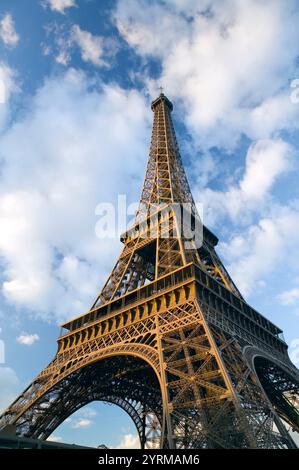 Vista invernale della Torre Eiffel. Zona della Torre Eiffel. Parigi. Francia. Foto Stock
