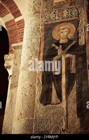 Italia, Lombardia, Milano, Basilica di Sant'Ambrogio, IV secolo, affreschi interni raffiguranti Sant'Ambrogio Foto Stock