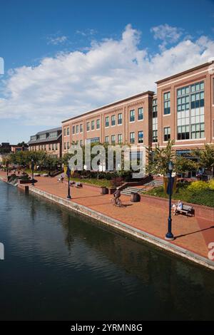 Stati Uniti d'America, Maryland, Frederick, Carroll Creek Park, edifici creekside Foto Stock