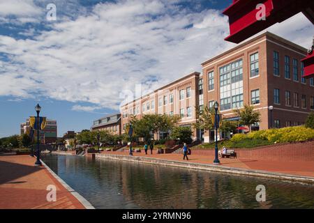 Stati Uniti d'America, Maryland, Frederick, Carroll Creek Park, edifici creekside Foto Stock