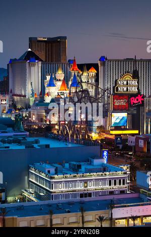 Stati Uniti d'America, Nevada, Las Vegas, alta vantage vista dello Strip di Las Vegas Boulevard, crepuscolo Foto Stock