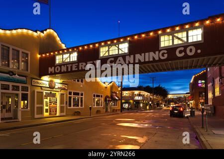 Stati Uniti, California, Central Coast, Monterey, Cannery Row area, alba Foto Stock