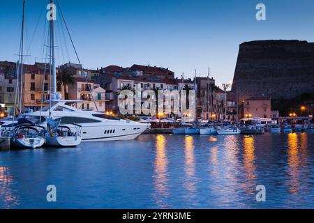 Francia, Corsica, Haute-Corse Reparto, La Balagne Calvi, Port de Plaissance, yacht harbour, alba Foto Stock