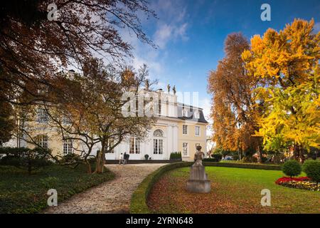 In Germania, in Renania settentrionale-Vestfalia, Bad Godesberg, La Redoutte, ex elettori di sala da ballo, 1790, e dove giovane compositore Beethoven ha incontrato il compositore Joseph Haydn Foto Stock