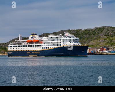Bodo, Norvegia - 18 giugno 2024: Havila Pollux, una nave da crociera costiera ibrida a GNL e alimentata a batteria che opera in Norvegia. Scattata a Bodo in Norvegia. Foto Stock
