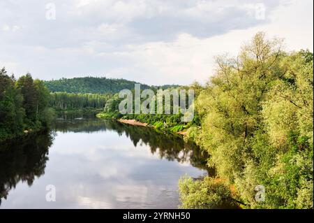 Fiume Gauja, intorno a Sigulda, parco nazionale di Gauja, regione di Vidzeme, Lettonia, regione baltica, Europa settentrionale Foto Stock