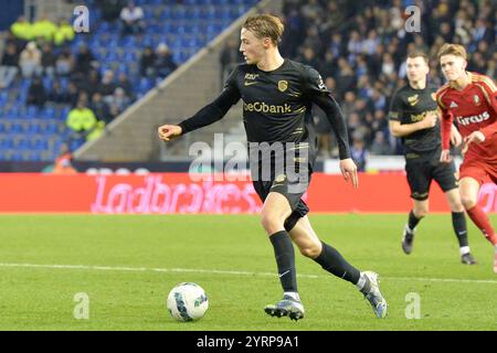 Genk, Belgio. 4 dicembre 2024. Genk's Matte Smets in azione durante una partita di calcio tra il KRC Genk e lo Standard de Liege, mercoledì 04 dicembre 2024 a Genk, nella finale del campionato belga di calcio "Croky Cup" del 1/8. BELGA FOTO JILL DELSAUX credito: Belga News Agency/Alamy Live News Foto Stock