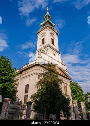 Chiesa ortodossa serba nella vecchia Belgrado. Cattedrale di San Michele con icone sacre e una croce sul tetto. Foto Stock