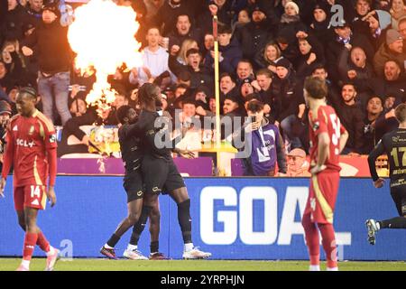 Genk, Belgio. 4 dicembre 2024. Tolu Toluwalase Arokodare di Genk festeggia dopo aver segnato durante una partita di calcio tra il KRC Genk e lo Standard de Liege, mercoledì 04 dicembre 2024 a Genk, nella finale 1/8 della Coppa Croky belga di calcio. BELGA FOTO JILL DELSAUX credito: Belga News Agency/Alamy Live News Foto Stock