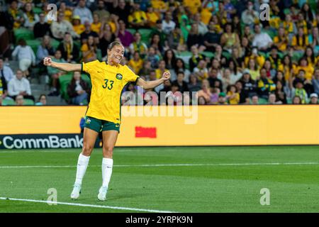 Melbourne, Australia, 4 dicembre 2024. Bryleeh Henry della squadra australiana celebra dopo aver segnato un gol durante l'amichevole di calcio femminile internazionale tra donne australiane e cinesi Taipei all'AAMI Park il 4 dicembre 2024 a Melbourne, Australia. Crediti: Santanu Banik/Speed Media/Alamy Live News Foto Stock