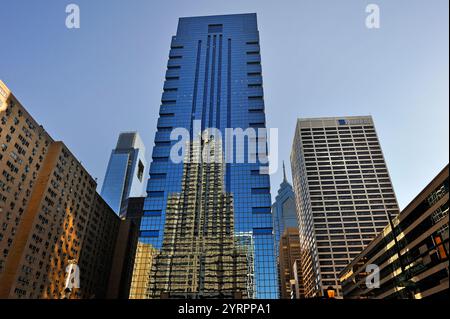 Il G. Fred DiBona Jr. Edificio, precedentemente noto come Blue Cross-Blue Shield Tower o IBX Tower da WZMH Architects, Philadelphia, Commonwealth of PE Foto Stock