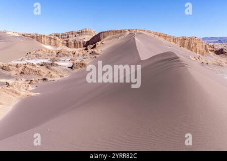 Vista della duna Mayor, nella Valle de la Luna, San Pedro de Atacama, San Pedro de Atacama, regione di Antofagasta, Cile, Sud America Foto Stock