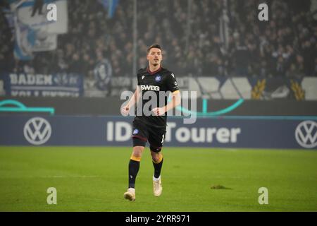 Karlsruhe, Germania. 4 dicembre 2024. Rapp? Nicolai (Karlsruher SC 17) DFB-Pokal: Karlsruher SC vs FC Augsburg, BBBank Wildpark, Mittwoch, 04.12.2024 crediti: dpa/Alamy Live News Foto Stock