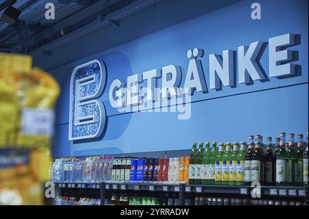 Vista sull'area di vendita del supermercato Edeka Hamburg-Bergedorf alte Holstenstrasse Hamburg, Amburgo, Germania, Europa Foto Stock