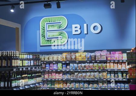 Vista sull'area di vendita del supermercato Edeka Hamburg-Bergedorf alte Holstenstrasse Hamburg, Amburgo, Germania, Europa Foto Stock