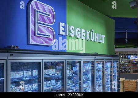 Vista sull'area di vendita del supermercato Edeka Hamburg-Bergedorf alte Holstenstrasse Hamburg, Amburgo, Germania, Europa Foto Stock