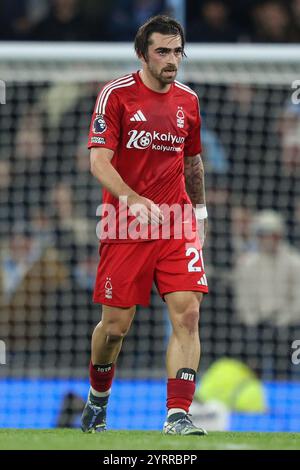 Jota Silva del Nottingham Forest durante la partita di Premier League Manchester City vs Nottingham Forest all'Etihad Stadium, Manchester, Regno Unito, 4 dicembre 2024 (foto di Alfie Cosgrove/News Images) Foto Stock