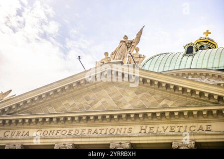 Splendido edificio del Parlamento Bundeshaus o Palazzo Federale in una giornata di sole nella città di Berna, Canton Berna, Svizzera. Foto Stock