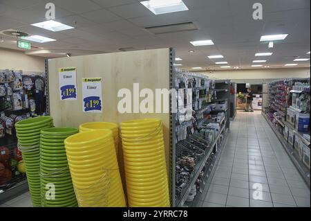 Vista sull'area di vendita del supermercato Edeka Hamburg-Bergedorf alte Holstenstrasse Hamburg, Amburgo, Germania, Europa Foto Stock