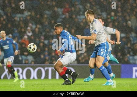 Glasgow, Regno Unito. 4 dicembre 2024. I Rangers giocarono contro Kilmarnock nella William Hill Scottish Premiership all'Ibrox Stadium di Glasgow, Scozia, Regno Unito. Il punteggio finale è stato Rangers 6 - 0 Kilmarnock. I marcatori furono J. Tavernier 37 minuti Danilo 53 minuti, H. Igamane 55 minuti, V. Černý 61 minuti, C. Dessers 69 minuti e 77 minuti. Crediti: Findlay/ Alamy Live News Foto Stock