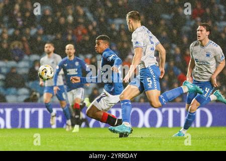 Glasgow, Regno Unito. 4 dicembre 2024. I Rangers giocarono contro Kilmarnock nella William Hill Scottish Premiership all'Ibrox Stadium di Glasgow, Scozia, Regno Unito. Il punteggio finale è stato Rangers 6 - 0 Kilmarnock. I marcatori furono J. Tavernier 37 minuti Danilo 53 minuti, H. Igamane 55 minuti, V. Černý 61 minuti, C. Dessers 69 minuti e 77 minuti. Crediti: Findlay/ Alamy Live News Foto Stock