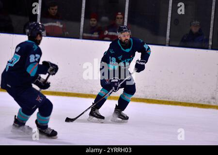 Kiev, Ucraina. 4 dicembre 2024. Kiev, Ucraina 4 dicembre 2024 Melnykov Oleksiy (19 Kapitals) durante la partita del Campionato ucraino di hockey su ghiaccio 2024/2025 tra Kiev Kapitals contro Kryzhynka-Shalet Arena a Kiev, Ucraina (KUBANOV PAVLO UKR/SPP) credito: SPP Sport Press Photo. /Alamy Live News Foto Stock