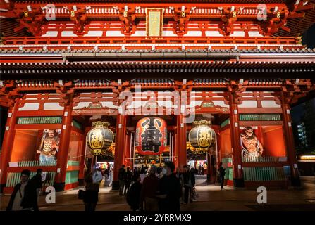 Tempio buddista senso-ji nel quartiere Asakusa di Tokyo, Giappone Foto Stock