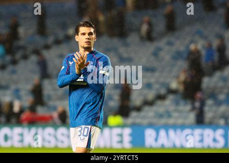 Glasgow, Regno Unito. 4 dicembre 2024. I Rangers giocarono contro Kilmarnock nella William Hill Scottish Premiership all'Ibrox Stadium di Glasgow, Scozia, Regno Unito. Il punteggio finale è stato Rangers 6 - 0 Kilmarnock. I marcatori furono J. Tavernier 37 minuti Danilo 53 minuti, H. Igamane 55 minuti, V. Černý 61 minuti, C. Dessers 69 minuti e 77 minuti. Crediti: Findlay/ Alamy Live News Foto Stock