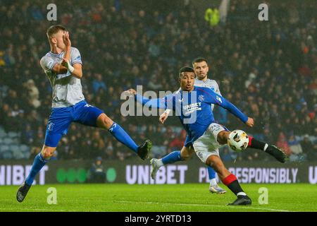 Glasgow, Regno Unito. 4 dicembre 2024. I Rangers giocarono contro Kilmarnock nella William Hill Scottish Premiership all'Ibrox Stadium di Glasgow, Scozia, Regno Unito. Il punteggio finale è stato Rangers 6 - 0 Kilmarnock. I marcatori furono J. Tavernier 37 minuti Danilo 53 minuti, H. Igamane 55 minuti, V. Černý 61 minuti, C. Dessers 69 minuti e 77 minuti. Crediti: Findlay/ Alamy Live News Foto Stock