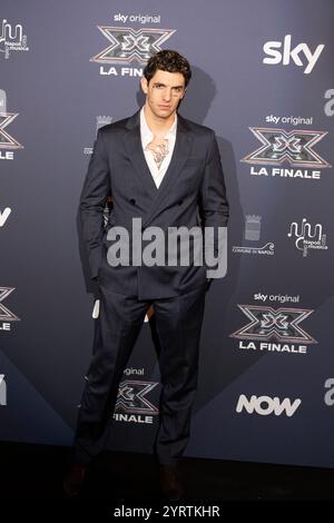 Napoli, Italia. 4 dicembre 2024. Il cantante italiano Achille Lauro partecipa al photocall "X Factor 2024" a Palazzo San Giacomo a Napoli per l'ultima puntata dello show. Credito: SOPA Images Limited/Alamy Live News Foto Stock