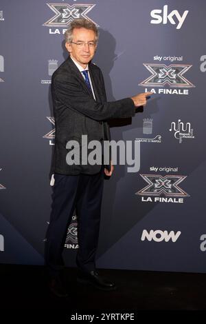 Napoli, Italia. 4 dicembre 2024. Il Sindaco di Napoli Gaetano Manfredi partecipa al photocall "X Factor 2024" a Palazzo San Giacomo a Napoli per l'ultima puntata dello spettacolo. Credito: SOPA Images Limited/Alamy Live News Foto Stock