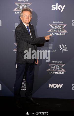 Napoli, Italia. 4 dicembre 2024. Il Sindaco di Napoli Gaetano Manfredi partecipa al photocall "X Factor 2024" a Palazzo San Giacomo a Napoli per l'ultima puntata dello spettacolo. Credito: SOPA Images Limited/Alamy Live News Foto Stock