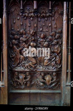 Choirstall scultura in legno della Pentecoste, con lingue di fuoco che scendono sugli apostoli, 1508-1519. Foto Stock