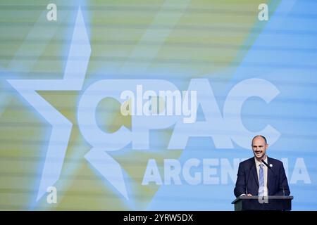 Buenos Aires, Argentina - 4 dicembre 2024: La Conservative Political Action Conference (CPAC) ha fatto il suo debutto in Argentina, unendo figure conservatrici di spicco come Lara Trump, Eduardo Bolsonaro e il presidente Javier Milei, che ha tenuto il discorso di chiusura. La conferenza ha evidenziato valori libertari e conservatori condivisi, sottolineando la libertà economica e i diritti individuali, mentre l'Argentina ospita l'evento per la prima volta. (Foto dell'AGENZIA UNAR) Foto Stock