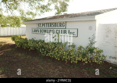 Solo per uso editoriale, 28 novembre 2024. St. Petersburg, Florida, Stati Uniti. Ampia vista del mattino presto verso St. Petersburg Lawn Bowling Club Building presso il St Foto Stock