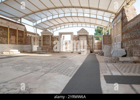 Tempio di Artemide e antica città di Sardi o Sardi a Salihli, Manisa in una giornata di sole Foto Stock