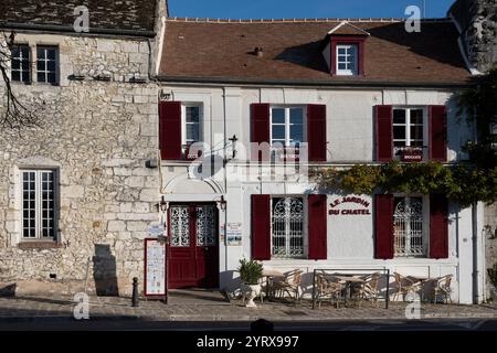 Provinciale, Francia - 11 30 2024: Vista panoramica di una casa tipica nella città medievale Foto Stock