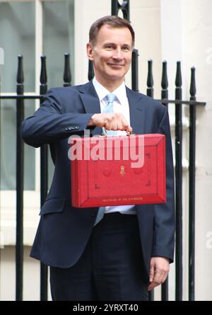 Jeremy Hunt presenta il bilancio finale del governo conservatore nel marzo 2024. Jeremy Richard Streynsham Hunt (Londra, 1 novembre 1966) è un politico britannico, Cancelliere dello Scacchiere dal 2022 al 2024 e Ministro degli Esteri dal 2018 al 2019, dopo aver prestato servizio come Segretario di Stato per la salute e l'assistenza sociale dal 2012 al 2018 Foto Stock