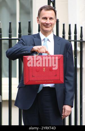 Jeremy Hunt presenta il bilancio finale del governo conservatore nel marzo 2024. Jeremy Richard Streynsham Hunt (Londra, 1 novembre 1966) è un politico britannico, Cancelliere dello Scacchiere dal 2022 al 2024 e Ministro degli Esteri dal 2018 al 2019, dopo aver prestato servizio come Segretario di Stato per la salute e l'assistenza sociale dal 2012 al 2018 Foto Stock