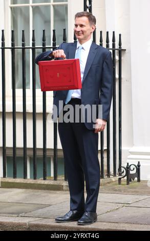 Jeremy Hunt presenta il bilancio finale del governo conservatore nel marzo 2024. Jeremy Richard Streynsham Hunt (Londra, 1 novembre 1966) è un politico britannico, Cancelliere dello Scacchiere dal 2022 al 2024 e Ministro degli Esteri dal 2018 al 2019, dopo aver prestato servizio come Segretario di Stato per la salute e l'assistenza sociale dal 2012 al 2018 Foto Stock