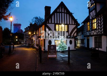 Le sale da tè Oken a Christmas, Warwick, Warwickshire, Inghilterra, Regno Unito Foto Stock