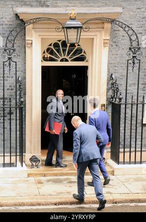 David Lammy (Segretario degli Esteri e ed Miliband (Segretario degli affari), a Downing Street, Londra, per assumere nuovi ruoli nel governo laburista dopo le elezioni. 5 luglio 2024. Foto Stock