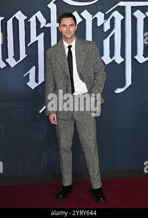 Nicholas Hoult partecipa alla prima inglese "Nosferatu" all'Odeon Luxe Leicester Square di Londra, Inghilterra. REGNO UNITO. Mercoledì 4 dicembre 2024 credito: Famous/Alamy Live News Foto Stock