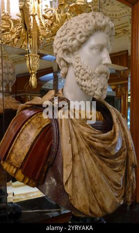 Replica di un busto in marmo romano di Settimio Severo (145 - 211), noto anche come Severo, imperatore romano dal 193 al 211. Foto Stock