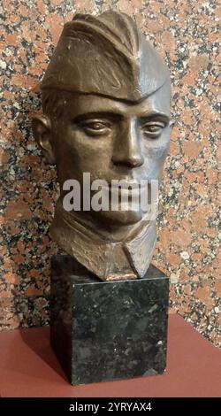 SOLDIER N.N. MUKHATAEV , 1991, DI G.A. KIRSANOV. Fusione in bronzo. Museo centrale della grande Guerra Patriottica, Mosca, Russia Foto Stock