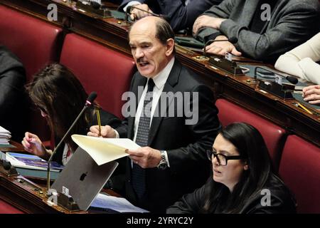 Roma, Italia. 5 dicembre 2024. Federico Cafiero De Raho M5S, in occasione dell'esame delle modifiche alla disciplina della magistratura onoraria, camera dei deputati a Roma Gioved&#xec; 05 dicembre 2024 (foto Mauro Scrobogna/LaPresse) Federico Cafiero De Raho M5S, in occasione dell'esame delle modifiche alla disciplina della magistratura onoraria, camera dei deputati a Roma giovedì 05 dicembre 2024. (Foto di Mauro Scrobogna/LaPresse) credito: LaPresse/Alamy Live News Foto Stock