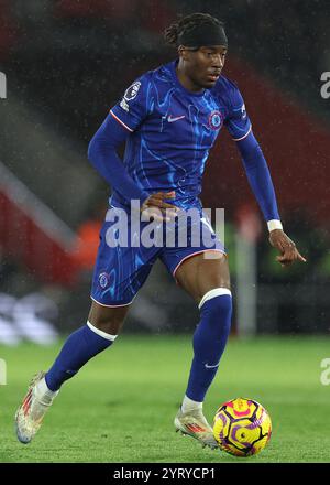 Southampton, Regno Unito. 4 dicembre 2024. Noni Madueke del Chelsea durante la partita di Premier League al St Mary's Stadium di Southampton. Il credito per immagini dovrebbe essere: Paul Terry/Sportimage Credit: Sportimage Ltd/Alamy Live News Foto Stock