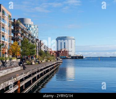 Copenhagen, Danimarca - Tip of Nordø Office building by Vilhelm Lauritzen Architects, CoBE Architects with Nordo Housing by Henning Larsen Architects Foto Stock