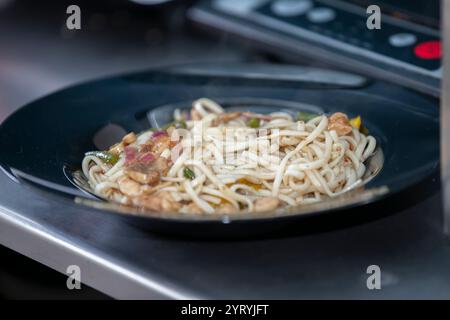 Le Mcoronas in padella sono preparate per la cucina giapponese. Foto Stock